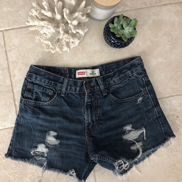 Levi’s mid-waisted shorts - Picture 1 of 6